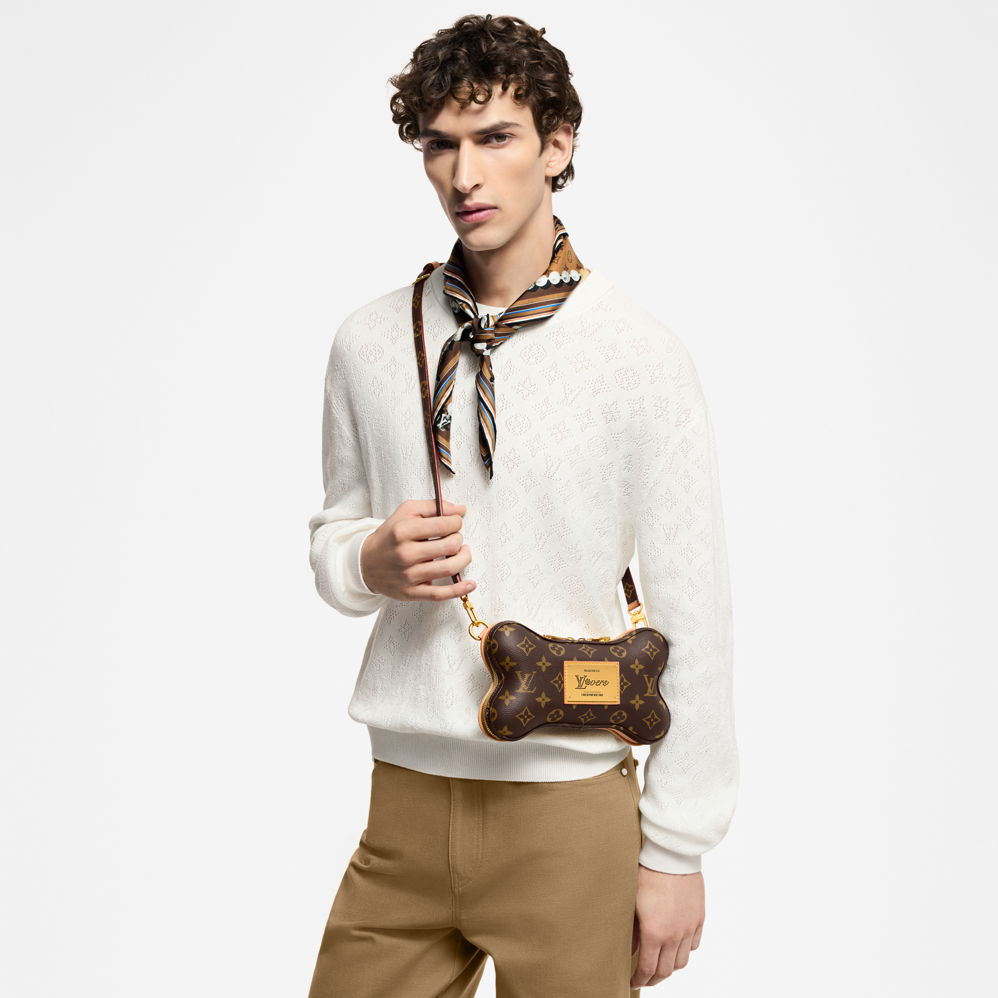 กระเป๋าสตางค์แบบสะพายรุ่น Bone Monogram in ผู้ชาย's กระเป๋า All Collections collections by Louis Vuitton (การย่อ/ขยายผลิตภัณฑ์)